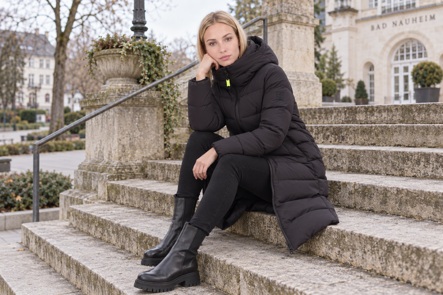 Bad Nauheim Streetstyle - Langer Steppmantel mit Kapuze SUSE