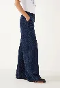 61084053-0373_web_model_detail2.webp