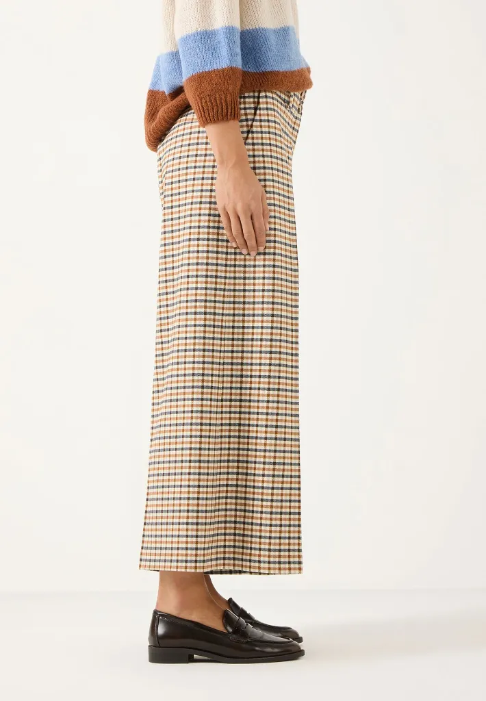 61084051-4031_web_model_detail2.webp