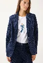 61086060-0373_web_model_front.webp