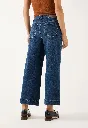 61914488-0963_web_model_detail2.webp
