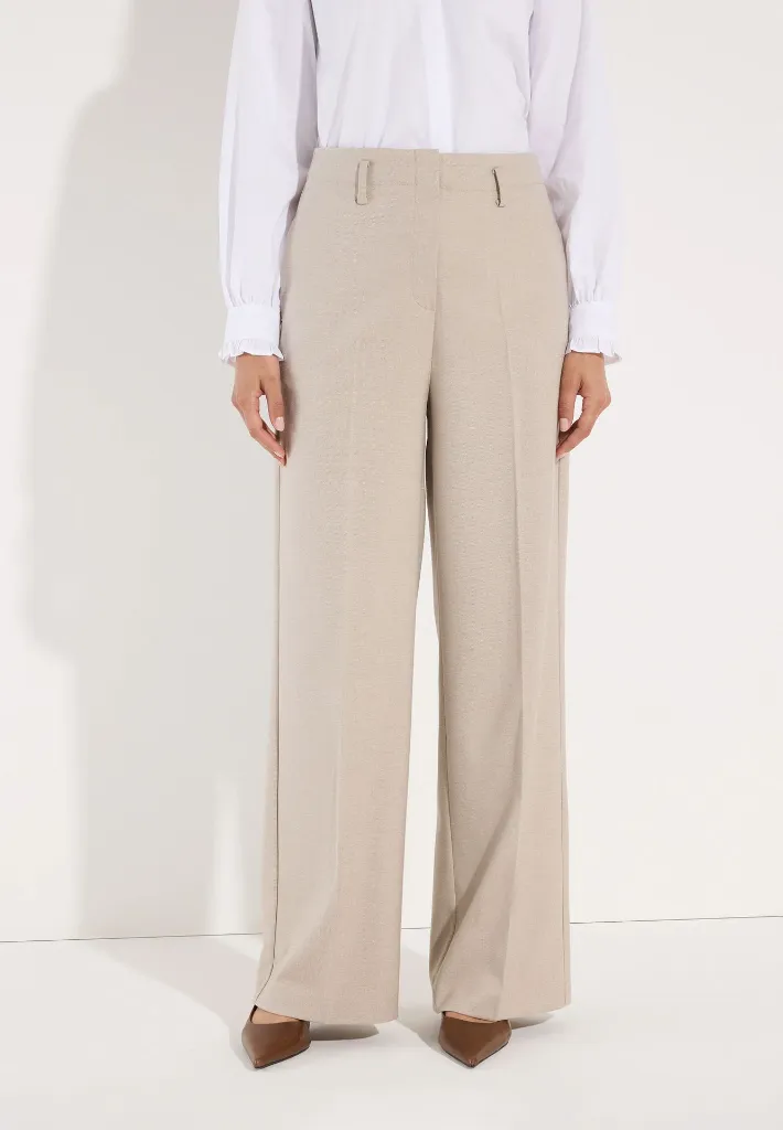 61914490-2064_web_model_front.webp