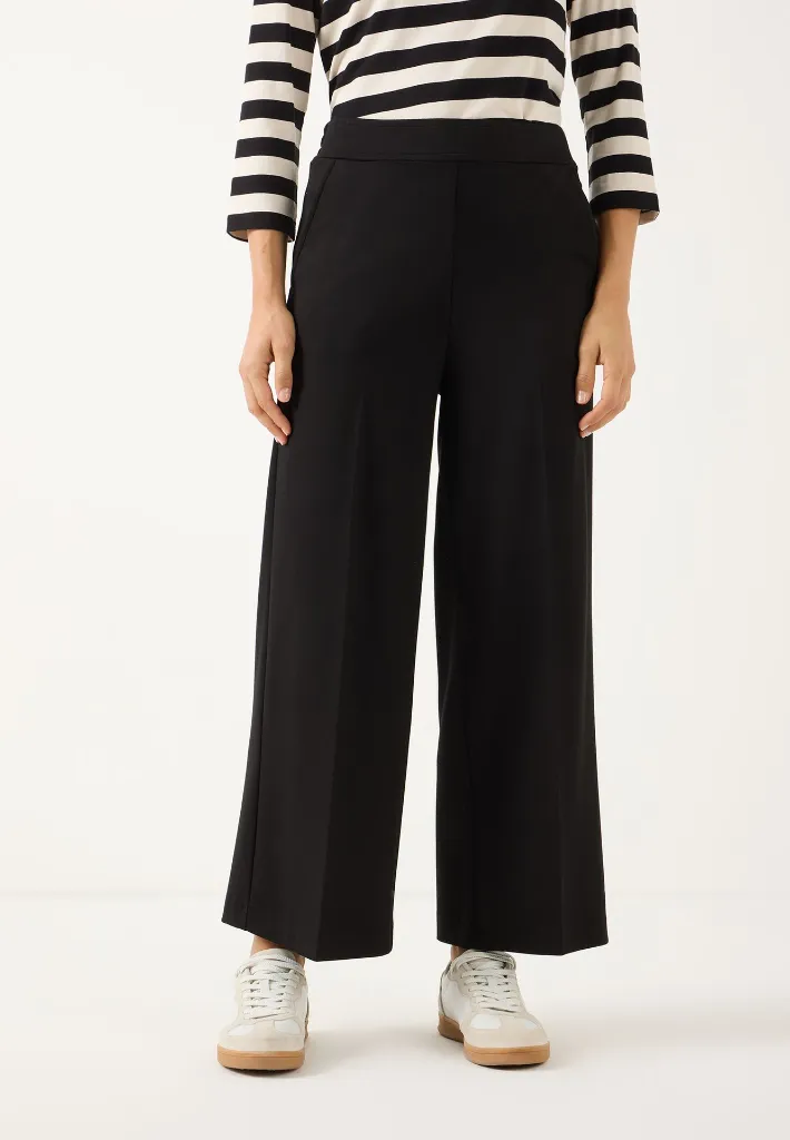 61914496-0790_web_model_front.webp