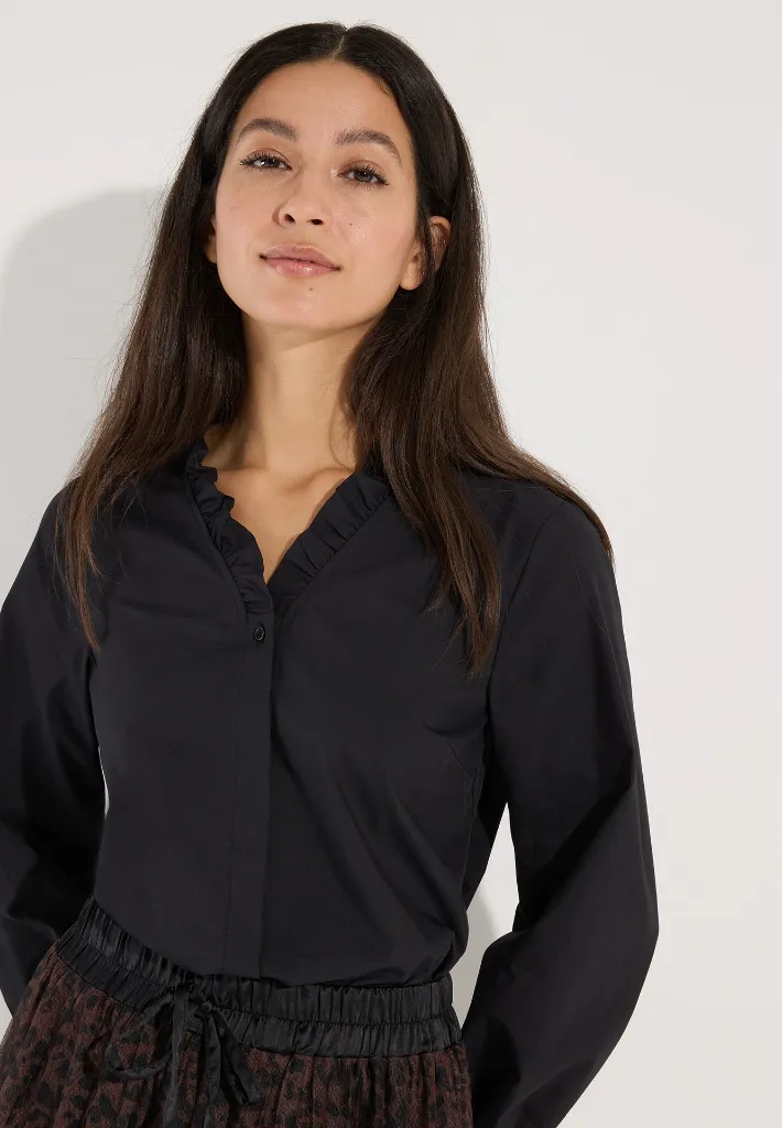 61912005-0790_web_model_front.webp