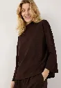 61090016-0279_web_model_front.webp