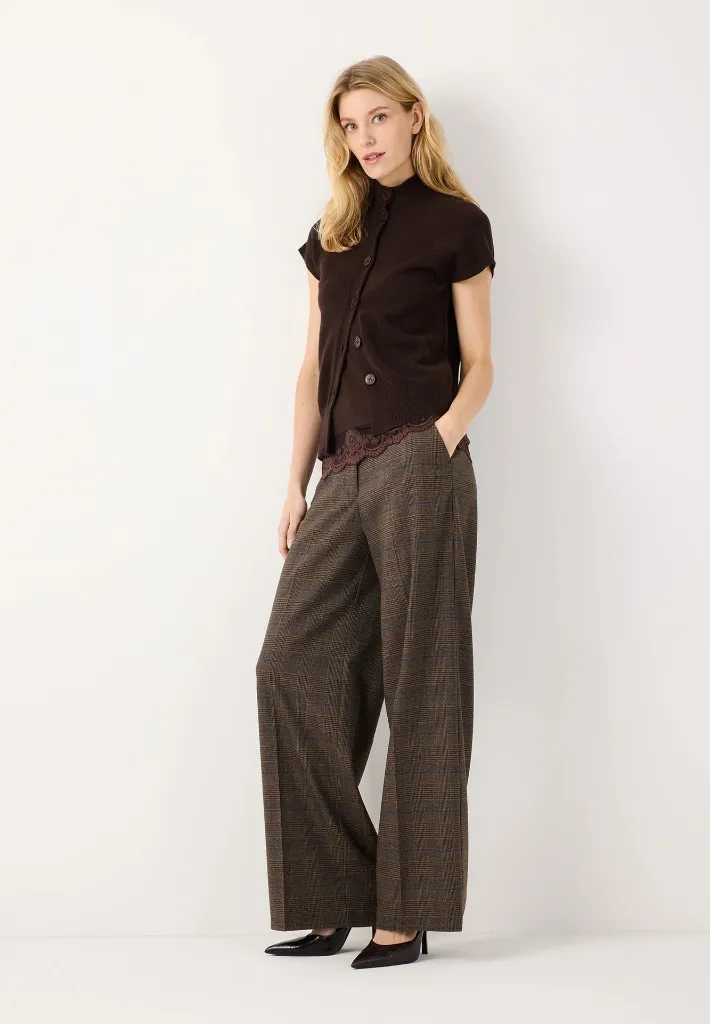 61090057-0279_web_model_detail1.webp