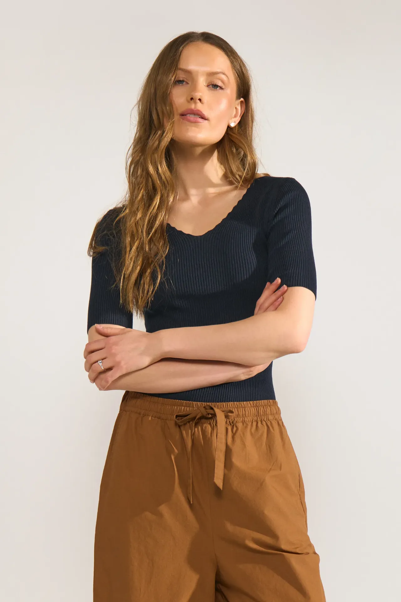 [P3502_700828_BL-XS] NUAYELET Feinstrickshirt mit Rippstruktur und V-Ausschnitt (XS)