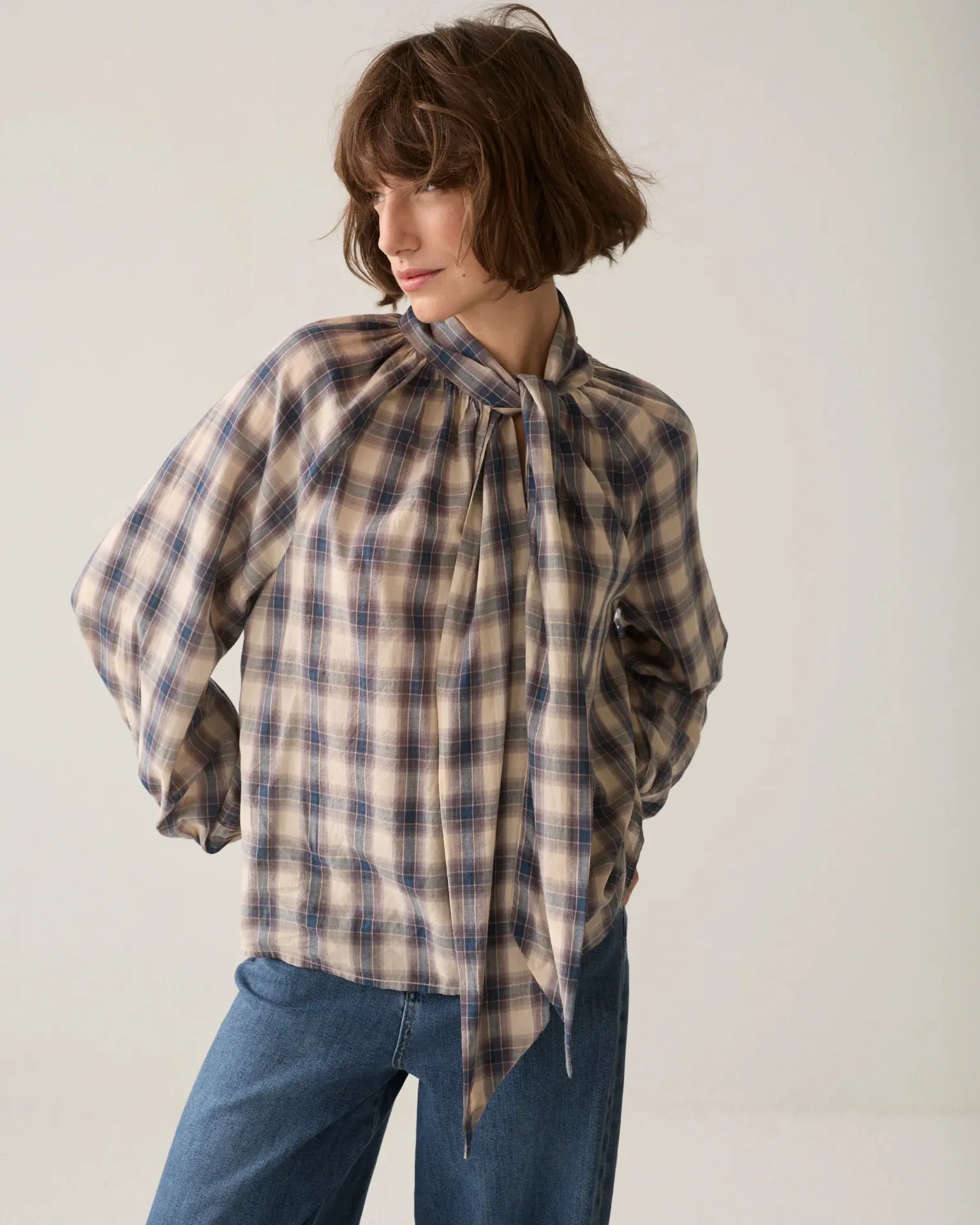 Verspielte Karobluse
