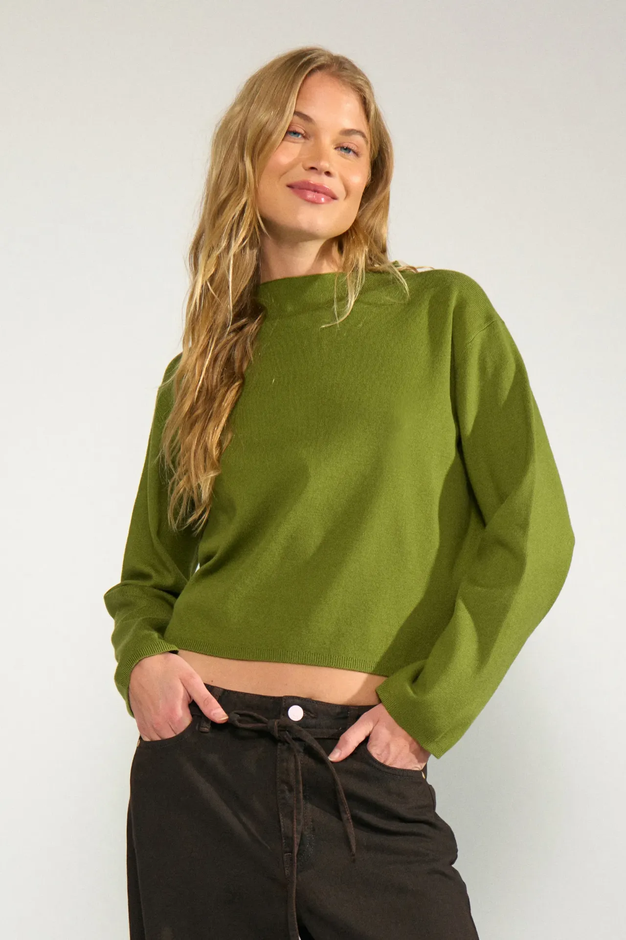 [P3558_NUCARMA_GR-XS] Kastiger kurzgeschnittener Langarmpullover (Grün, XS)