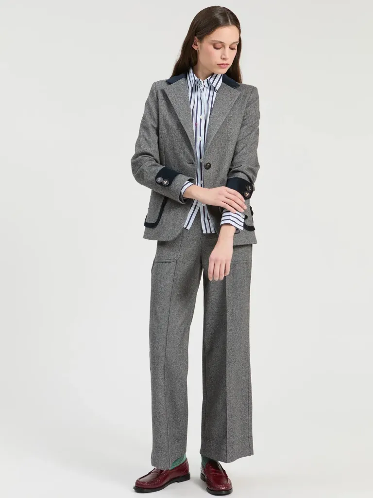 Grauer Blazer mit Kragen und Manschetten aus Samt