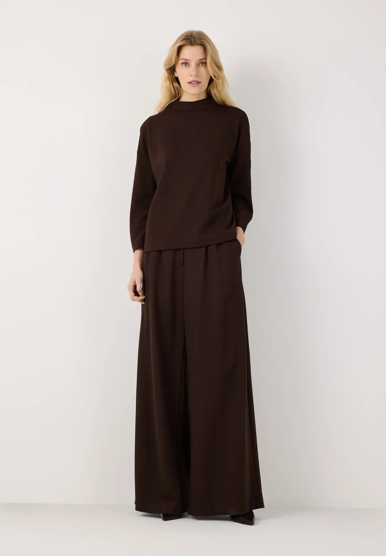 [P3556_94900_BN-34] Dunkelbraune Jerseyhose mit weitem Bein (34)