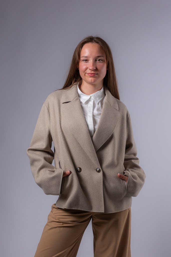 Wolljacke leicht ausgestellt