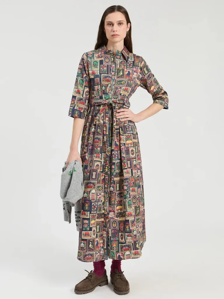 Originalprodukt - Mehrfarbiges langes Kleid mit Poster-Motiven und Bindegürtel